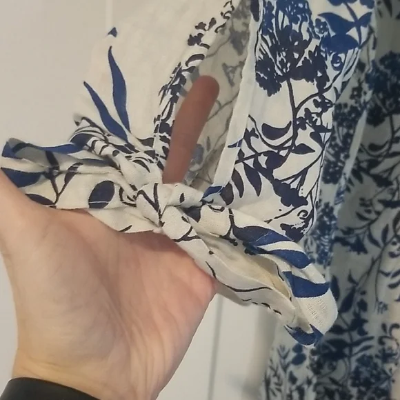 Elegant Blue Floral Long Sleeve Dress - Picture 3 of 6